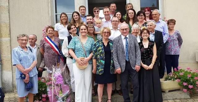photo  ginette et jean-claude ont fêté leurs noces de diamant entouré de leur famille  &copy;  le maine libre 