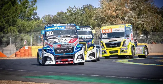 photo  téo calvet, sur le freightliner n°20 a remporté les 24 heures camions, 27 ans après son père fabien.  &copy;  dominique breugnot photographer 