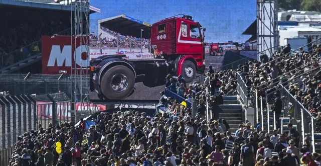 photo  dimanche, lors du défilé des camions décorés.  &copy;  le maine libre – denis lambert 