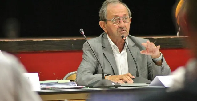 photo  daniel coudreuse, président de la communauté de communes lbn communauté, lors du conseil du 20 septembre 2023, à brûlon.  &copy;  ouest-france 