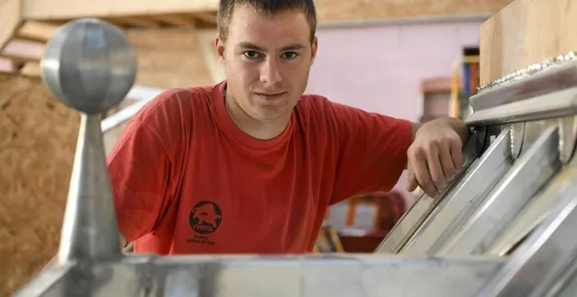 photo  l’ancien apprenti poursuit sa route chez guilmin à cogners.  &copy;  archives le maine libre 