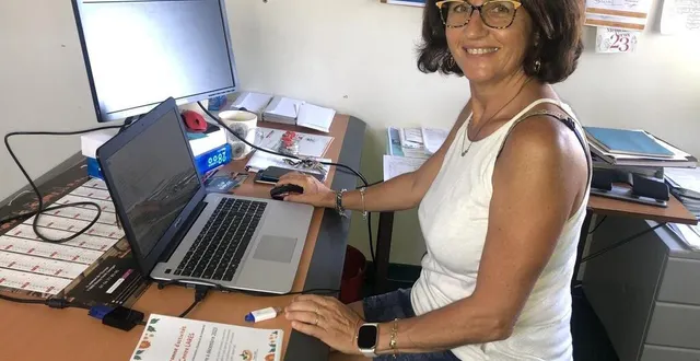 photo  la nouvelle directrice de lares, ici dans son bureau, au dernier étage du 1, place jacques-moreau.  &copy;  le maine libre 