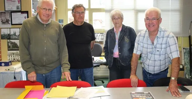 photo  de gauche à droite : patrice samson, jean-luc letourneur, martine leclercq et michel lepasteur, de la société historique, réalisent un important travail pour recenser et perpétuer la mémoire de ceux qui ont œuvré dans l’ombre durant la seconde guerre mondiale.  &copy;  ouest-france 