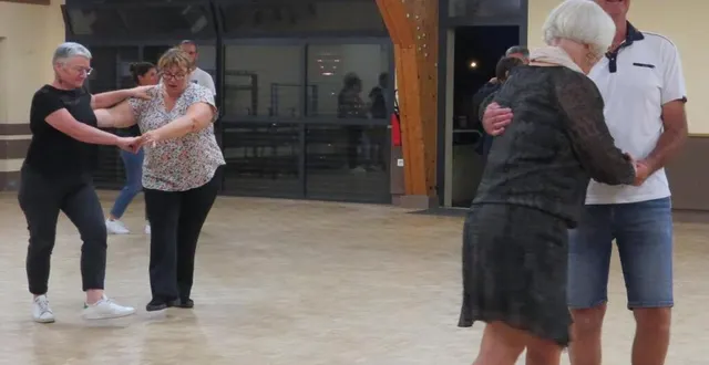 photo  danseurs débutants ou confirmés ont rendez-vous, chaque jeudi, pour s’adonner à leur passion à la salle des fêtes.  &copy;  ouest-france 