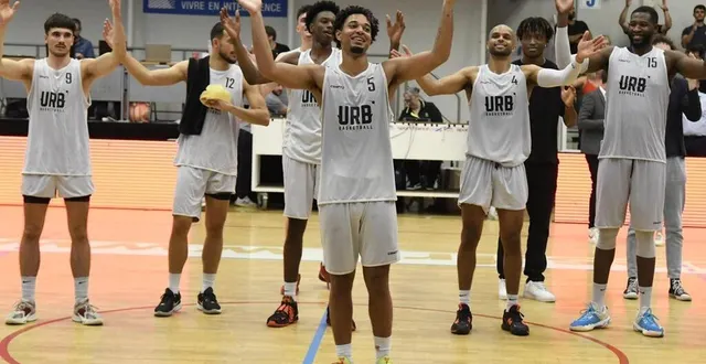 photo  kameronn selebangue en tête, les rennais ont pu fêter une première réussie à colette-besson.  &copy;  jocelyne régent 