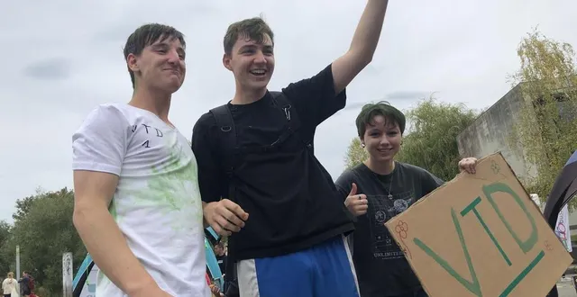 photo  des étudiants du but carrières sociales parcours villes et territoires durables (vtd) ont soutenu leurs camarades de promotion.  &copy;  ouest-france 