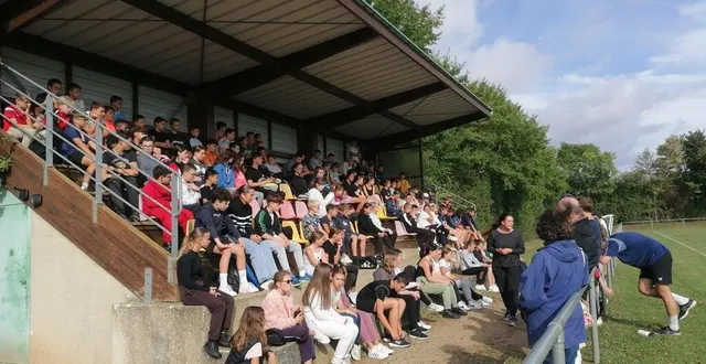 photo  rassemblements des classes dans les tribunes pour les instructions  &copy;  ouest-france 