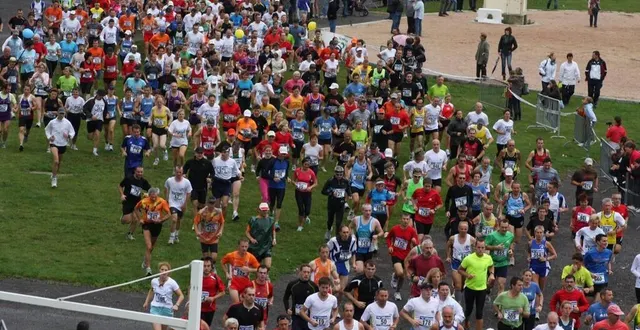 photo  samedi, le semi-marathon va entraîner ses participants sur un parcours de 21 km dont quatre en forêt.  &copy;  archives ouest-france 
