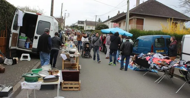 photo  la brocante d’automne du quartier de la gare à château-du-loir attire de nombreux exposants. l’an dernier, il fallait marcher 3 km pour faire le tour des exposants.  &copy;  archives le maine libre 