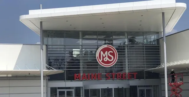 photo  c’est dans la galerie marchande de l’hypermarché auchan de maine street à ruaudin que normal a choisi d’ouvrir son premier magasin de l’agglomération mancelle.  &copy;  archives le maine libre 