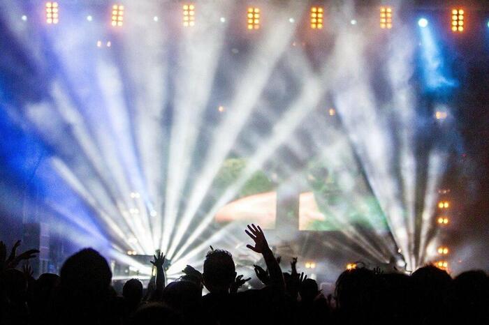 Soupçons de piqûres sauvages : deux suspects interpellés après un concert dans les Bouches-du-Rhône  (Ouest-France)