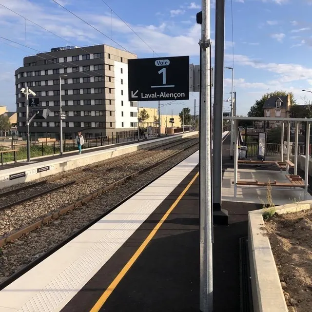 photo la halte ferroviaire le mans hôpital-université est toute neuve. elle comporte trois petits abris.  ©  le maine libre – denis lambert