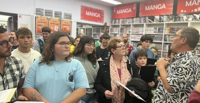 photo  la soirée dédiée à la sortie du 105e tome de « one piece » a attiré plus d’une cinquantaine de passionnés à la librairie le passage à alençon (orne).  &copy;  ouest-france 