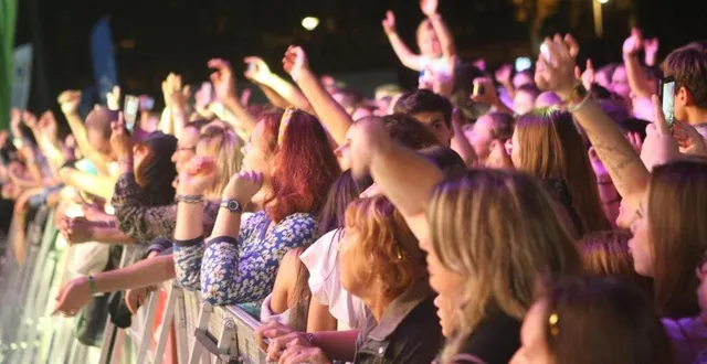 photo  douze artistes devaient chanter ce samedi soir au mans pour le tour vibration. ils ne seront finalement que onze.  &copy;  archives le maine libre 