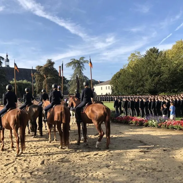 photo la section équestre du prytanée national militaire est utilisée à de nombreuses occasions pour les cérémonies officielles.  ©  ouest-france