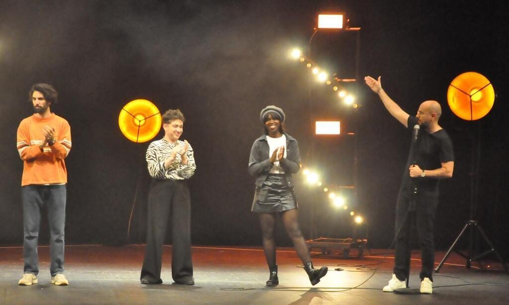 En Images Avec Kyan Khojandi En Tête Le Stand Up Fait Le Plein à La Salle Des Concerts Du Mans 