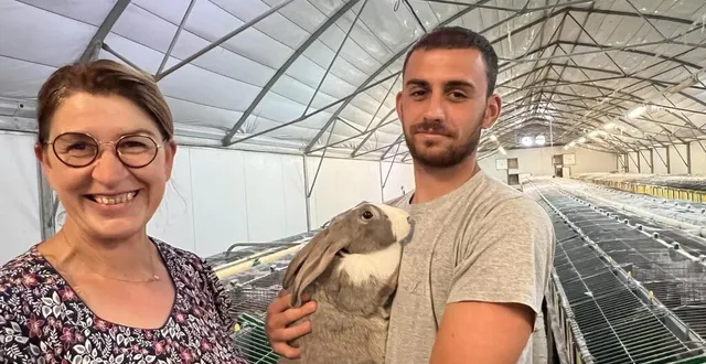 photo  roselyne trassard, alias rosy lapin, et son fils jérémy élèvent leurs lapins et les vendent 100 % en direct.  &copy;  yanne boloh 
