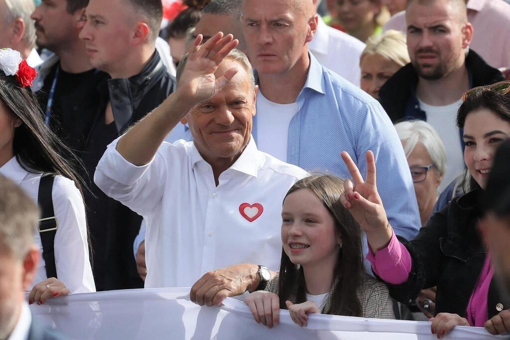 Pologne: une manifestation de l'opposition rassemble «un million» de  personnes à Varsovie