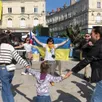 photo les ukrainiens réfugiés dans le pays sabolien se sont mêlés aux ukrainiens venus de drohobytch pour chanter et danser sur la place raphaël-elizé lors du concert donné par le groupe fusion.