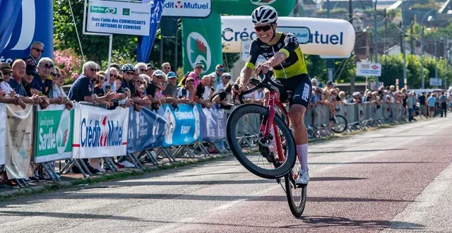 photo  pierre thierry a franchi seul la ligne d’arrivée de paris-connerré.  &copy;  photo : arnaud despelchain 