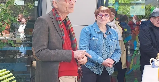 photo  catherine cottet, responsable de la médiathèque, ici, en présence de michel prono, maire délégué adjoint à la culture.  &copy;  archives ouest-france 