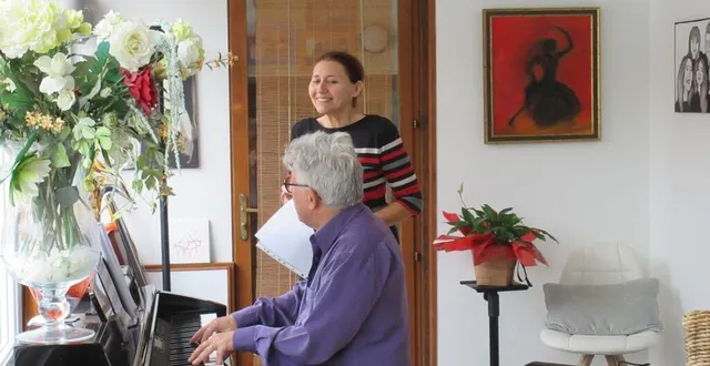 photo  nathalie et andré debève en répétition chez eux.  &copy;  ouest-france 