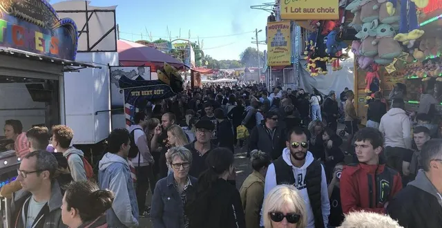 photo  la foire de montilly-sur-noireau (orne) a fait le plein, ce week-end des 8 et 9 octobre 2022.  &copy;  archives ouest-france 
