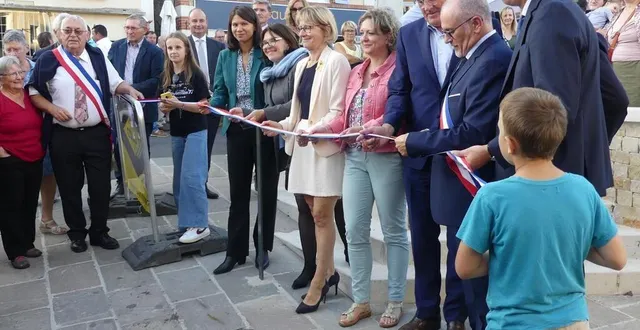 photo  le traditionnel coupé de ruban a été accompagné d’une plaque commémorative.  &copy;  ouest-france 