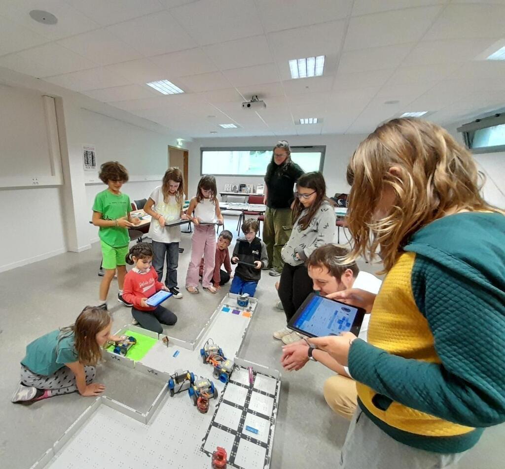 Lille: Des robots pour apprendre le codage informatique aux enfants