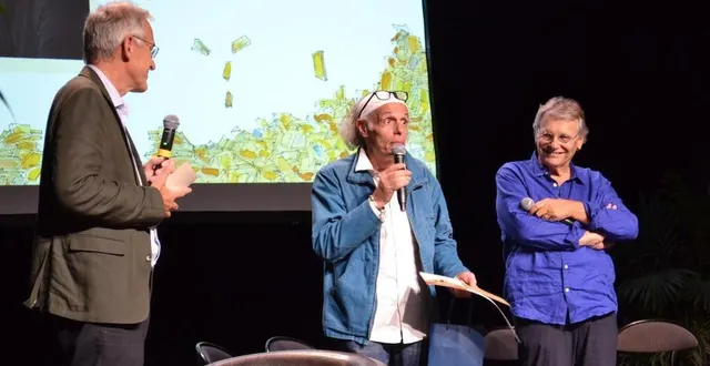 photo  étienne de montety, directeur du figaro littéraire, jean-paul delfino, lauréat du tout premier prix saint-exupéry et daniel pennac, président du jury.  &copy;  ouest-france 