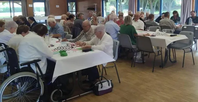 photo  le repas offert par le ccas aux plus de 70 ans s’est déroulé dimanche. près de 60 personnes se sont retrouvées pour une journée sous le signe de la convivialité. après le repas, l’après-midi était animée d’un loto.  &copy;  ouest-france 