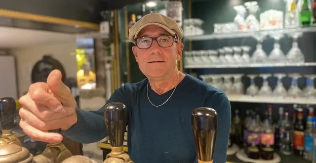 photo  dominique destombes a ouvert le carnet de routes en 2003 : « ça très bien marché pendant une quinzaine d’années. puis ça s’est essoufflé. » depuis cinq ans, il ne parvient pas à le vendre. il touche sa retraite et n’ouvre le bar que pour payer ses charges.  &copy;  ouest-france 