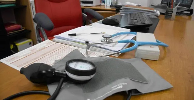 photo  dans l’huisne sarthoise, 5 000 habitants n’ont pas de médecins traitant. pour pallier le manque, les professionnels de santé s’organisent.  &copy;  archive le courrier de l’ouest – marie delage 