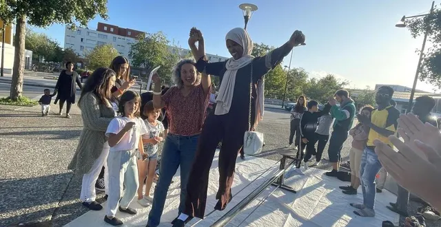 photo  un fil a été tendu, mardi 3 octobre 2023, place de la paix, dans le quartier de perseigne, à alençon. pour apprendre à trouver son équilibre et s’évader quelques instants.  &copy;  ouest-france 