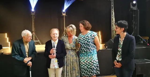 photo  prise de parole de la doyenne, solange burel, entourée du doyen robert poupard, et de la maire, anita paillot.  &copy;  ouest-france 