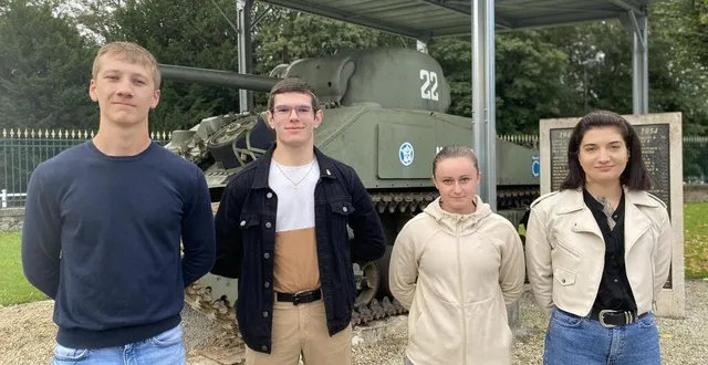 photo  les quatre nouvelles recrues de l’armée de terre : tom, alexandre, djennifer et anaïs.  &copy;  ouest-france 