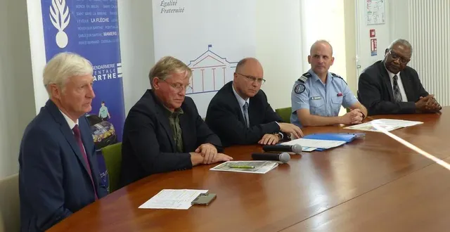 photo  la décision officielle de la nouvelle brigade a été confirmée, mardi, lors d’un point presse avec les élus départementaux et le préfet de la sarthe, emmanuel aubry, au centre.  &copy;  le maine libre 