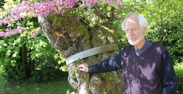 photo  roger blaquière, une vie entre peinture et terre, est âgé aujourd’hui de 90 ans.  &copy;  archives ouest-france 