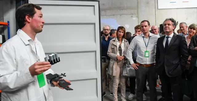 photo  verrières-en-anjou, vendredi 6 octobre 2023. christophe béchu a inauguré l’usine voltr aux côtés de son fondateur, alban regnier.  &copy;  co – laurent combet 