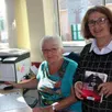 photo annie ros et michèle besnier, bénévoles, lors d’une permanence à la bibliothèque.