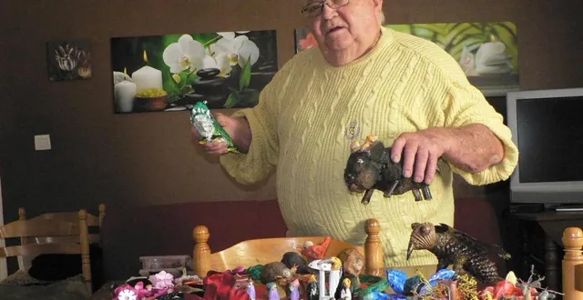 photo  alain bosson fait cadeau de tous ces petits objets réalisés à la main et tout droit sortis de son imaginaire.  &copy;  ouest-france 