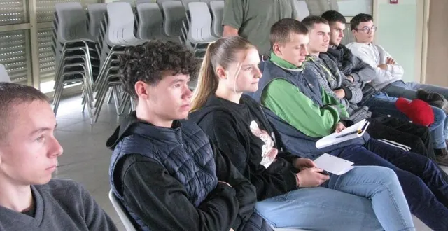 photo  les élèves du lycée agricole sont attentifs aux informations, lors de cette journée éducative.  &copy;  ouest-france 