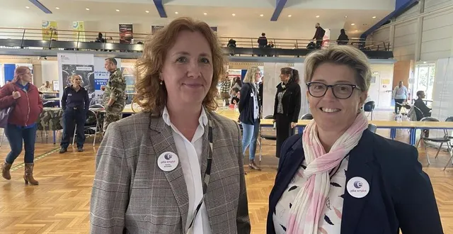 photo  karine bouhier (à gauche) et martine gontier (à droite) ont participé à l’organisation de ce forum de l’emploi.  &copy;  le maine libre 