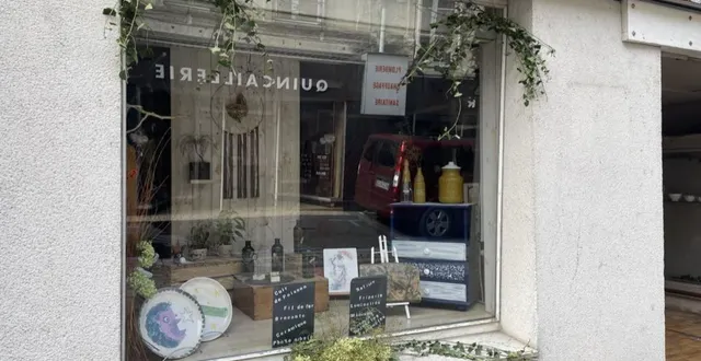 photo  dix artisans proposent leurs créations dans la boutique éphémère, rue nationale à la chartre.  &copy;  le maine libre 