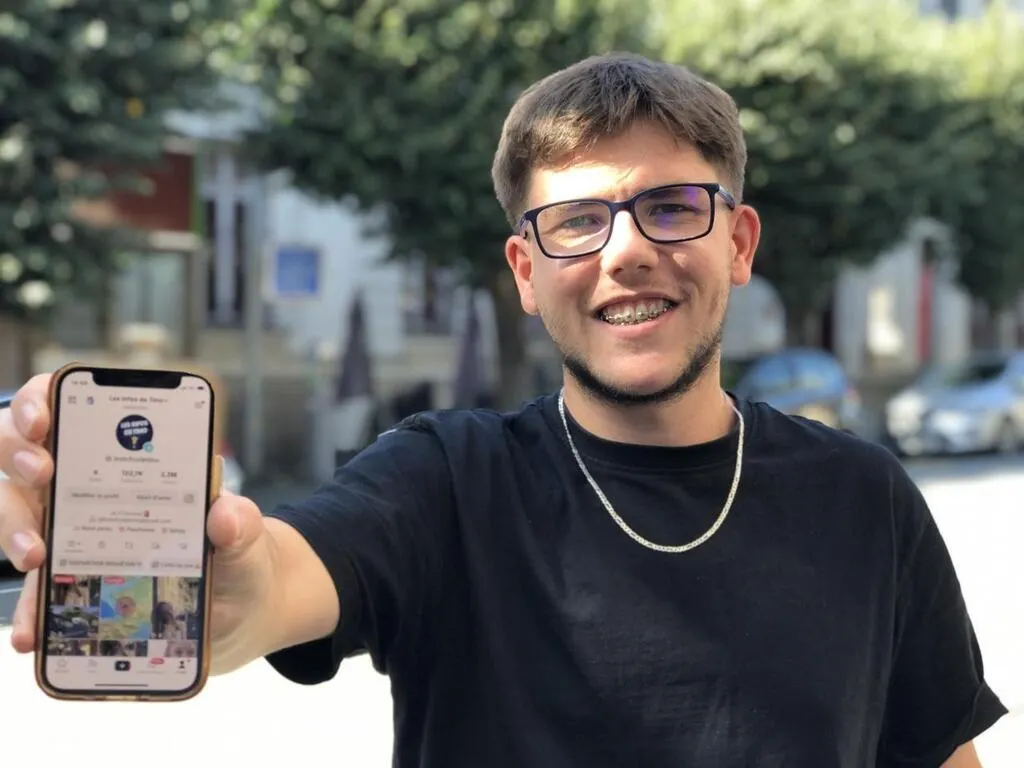 Avec ses vidéos sur l'actualité, Tino, 18 ans, cumule des centaines de  milliers de vues - Cholet.maville.com