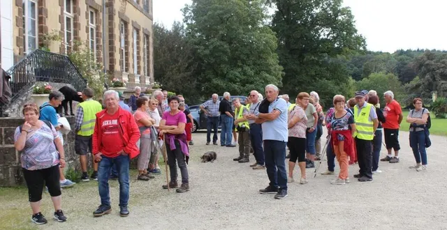 photo  une visite du château de perrochel figurait au programme de la journée de la forme de générations mouvement alpes mancelles.  &copy;  le maine libre 