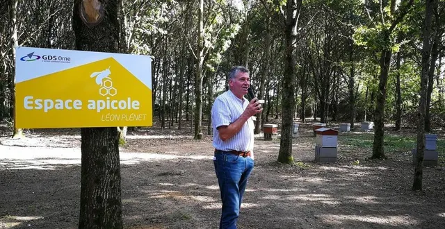 photo  daniel perret rend hommage à l’apiculteur léon plénet.  &copy;  ouest-france 