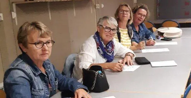 photo  après l’assemblée générale de l’association « de la main à l’aiguille », les ateliers ont repris le 28 septembre, de 20 h à 22 h, rassemblant une douzaine d’adhérentes. l’association réfléchit à un second créneau et un atelier est proposé aux enfants et ados à partir de 7 ans qui ont lieu le samedi, de 14 h à 17 h, une fois par trimestre.  &copy;  ouest-france 