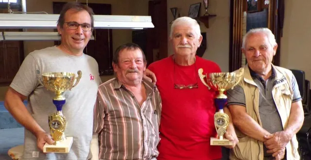 photo  les finalistes ont reçu coupes et enveloppes.  &copy;  le maine libre 