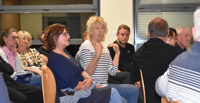 photo  l’opposition aux deux projets était clairement exprimée lors de la réunion publique.  &copy;  le maine libre 